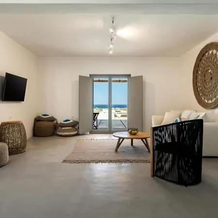 Lenny Vila Lefkes (Paros)